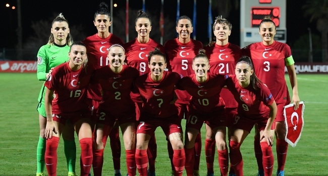 Avrupa ve Dünya Kupası karşılaşmalarında Türkiyeyi artık kadınlarımız mı temsil etse😀?