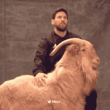 Messi'nin fotoğrafı rekor kırınca, onu sevmeyenler yumurtayı beğenmeye başlamış 😂 Sporcuların rekabeti bizim rekabetimiz mi?