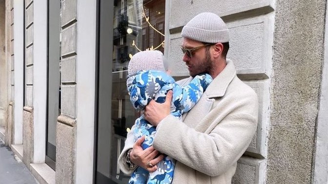 Kıvanç Tatlıtuğ, oğlu Kurt Efe ile olan fotoğrafını paylaştı. Düştük mü karizmasına😍?