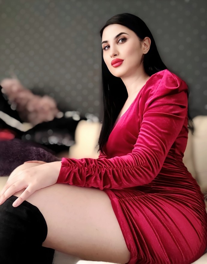 Kırmızı elbisemi nasıl buldunuz, yakışmış mı?