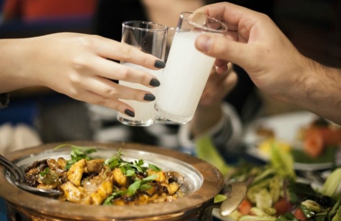 Sohbet edeceksin , mevzu derin sana ne eşlik etsin.?