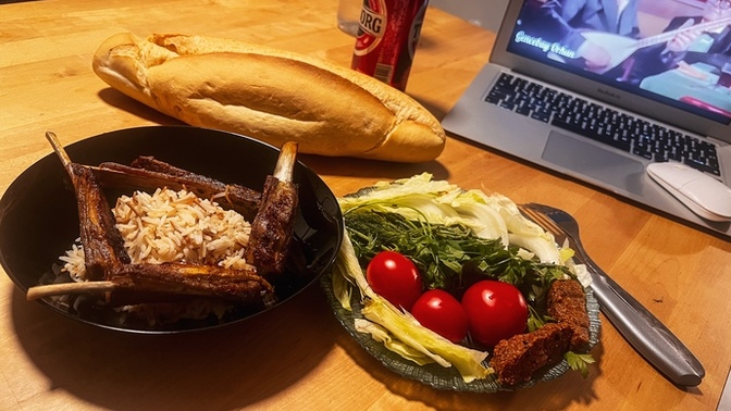 Gece Yemeğinden Daha Zevkli Ne Var Şu Dünyada?