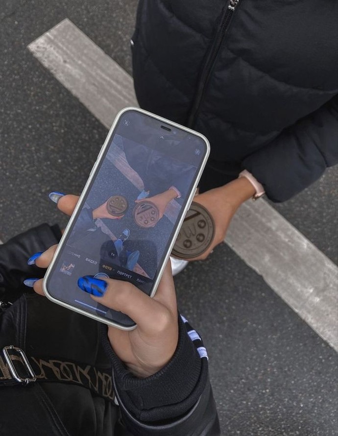 Gördüğü her anın fotoğrafını çeken arkadaşınız var mı?