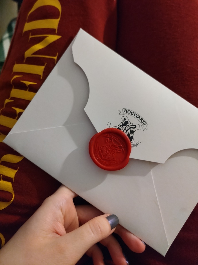 Harry Potter fanları burada mı, mektubunuzu aldiniz mi😁?