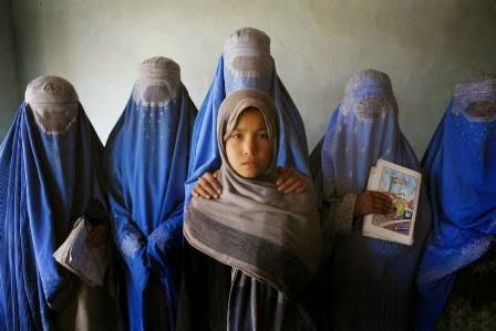 Afganistan, küçük yaştaki kızların da okula gitmesini yasakladı. Bu konu hakkında neler düşünüyorsunuz?