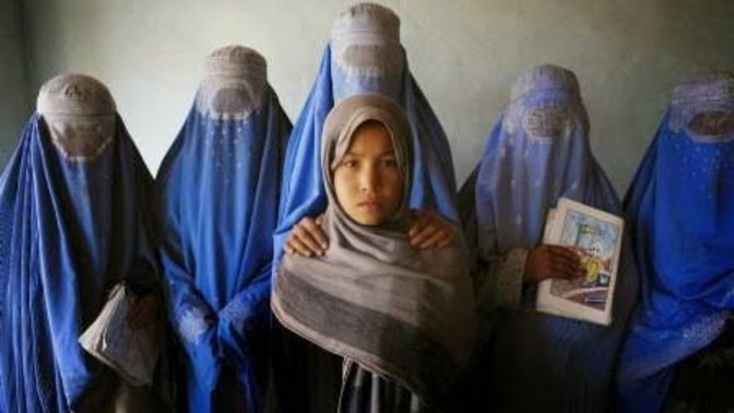 Afganistan, küçük yaştaki kızların da okula gitmesini yasakladı. Bu konu hakkında neler düşünüyorsunuz?