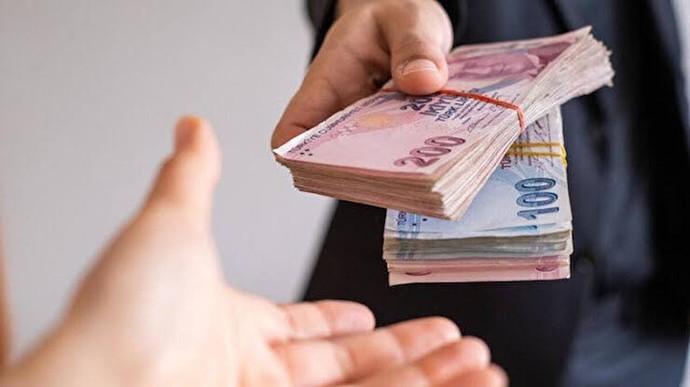 Maaşını alır almaz eşine veren erkek aciz midir?