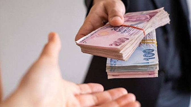 Maaşını alır almaz eşine veren erkek aciz midir?