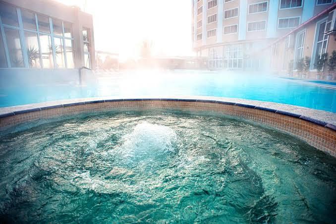 Kışın hangisini yapmak isterdin? Kayak tatili mi termal tatil mi?