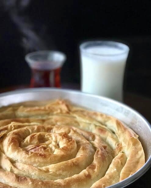 Böreğin yanında çay mı daha çok yakışır ayran mı?