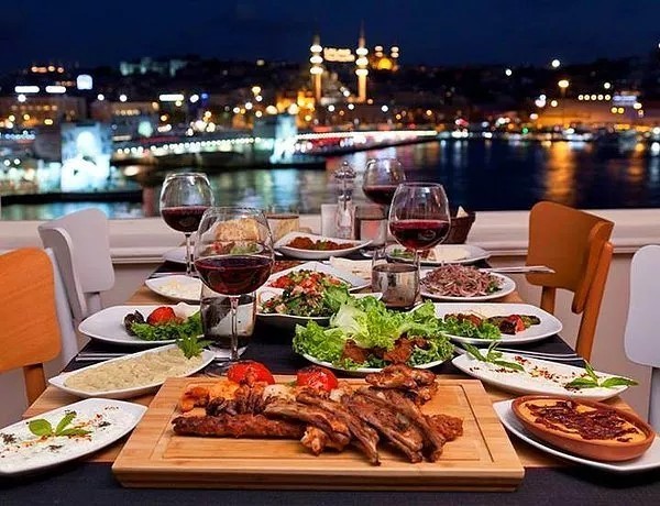 @ bastığınızda ilk kişi ile akşam yemeğe gidiyorsunuz tamam mı?