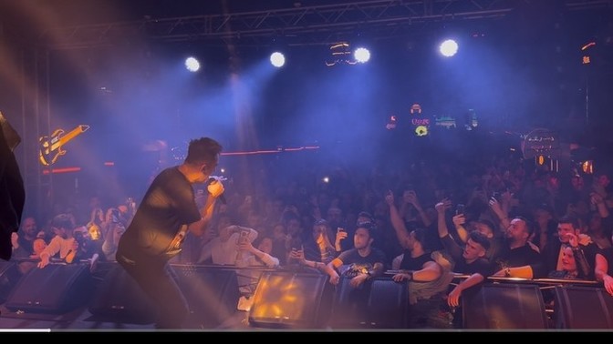 Sevdiğiniz şarkıcının konser videolarını izler misiniz?