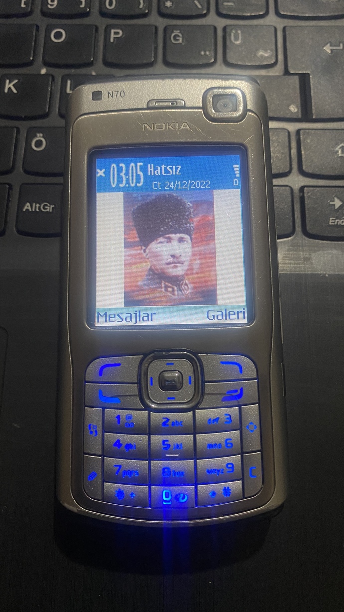 Size eski cep telefonlardan birini verseler kullanır mısınız?
