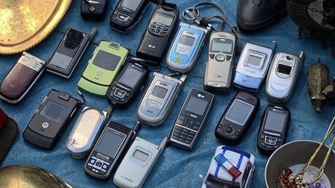 Size eski cep telefonlardan birini verseler kullanır mısınız?