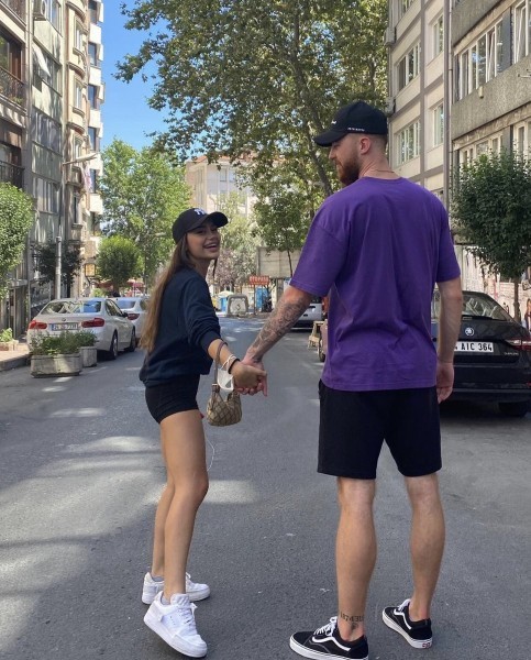 Kısa boylu biri uzun boylu biriyle sevgili olabilir mi?