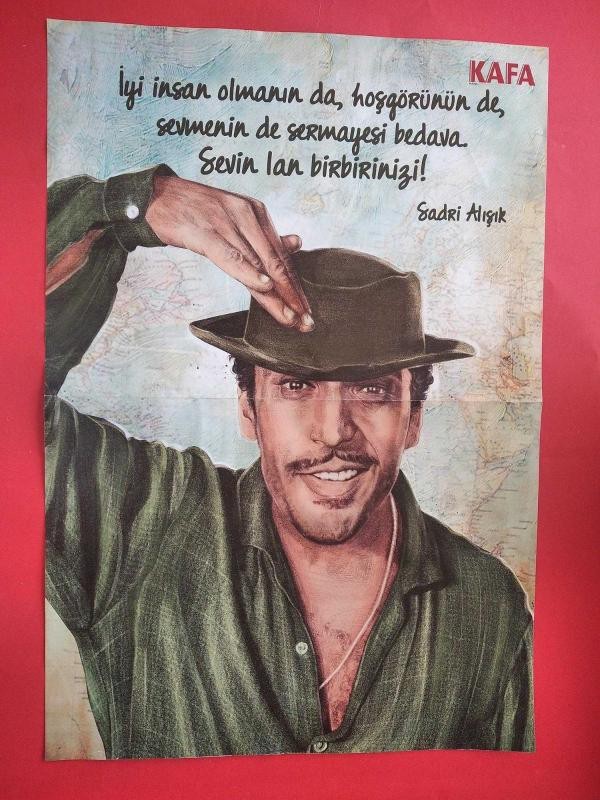 İnsanlarla selamlaşırken kendisine özgü bir tarzı veya ilham kaynağı bir şahsiyet olması o insanı derin bir kişi yapar mı?