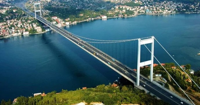 Bir köprü kurabilseydiniz kendinizle kimin arasında hayat bulurdu o köprü?