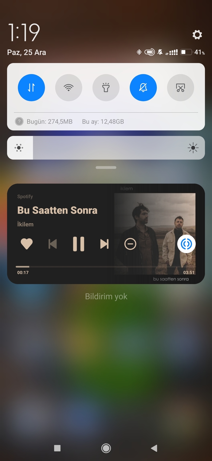 Gecenize eşlik eden şarkı nedir?