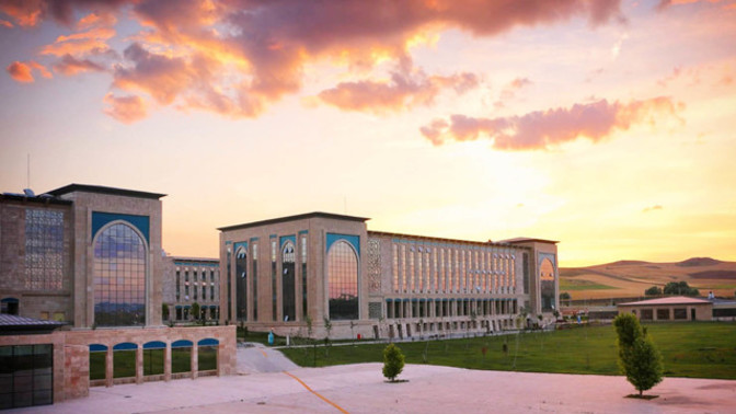 Yıldırım Beyazıt Üniversitesi mi Hacı Bayram Veli Üniversitesi mi daha iyidir?
