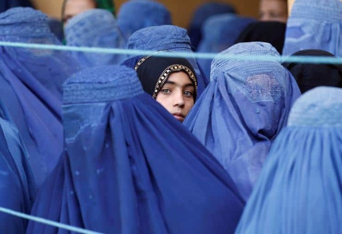 Taliban, kadınların sivil toplum kuruluşlarında çalışmasını yasakladı. Talibandaki bu kadın nefreti sizce neden var?