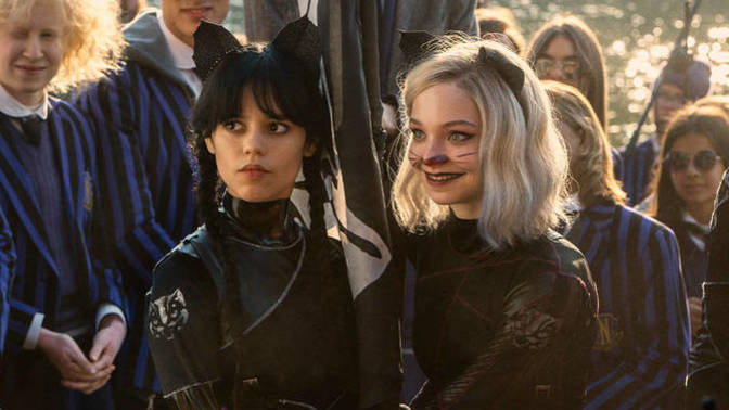 Hangi oyuncu sizce daha güzel; Jenna Ortega mı Emma Myers mı?