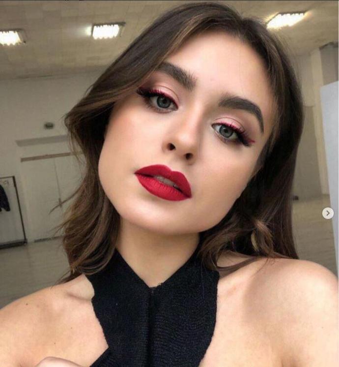 Yılbaşı gecesi için özel bir makyaj tarzın var mı?