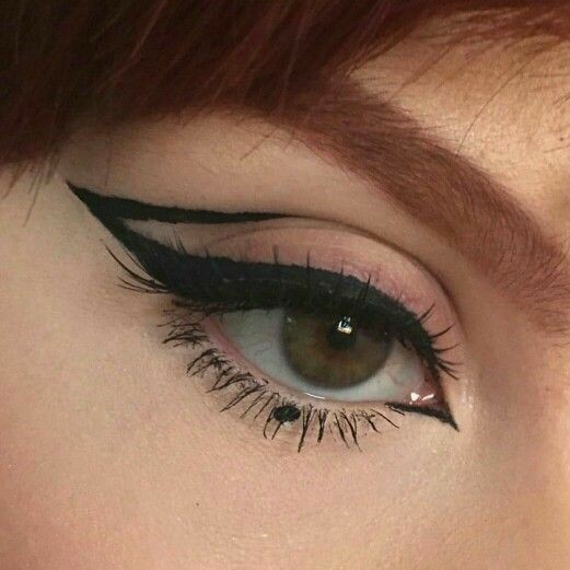 Renkli eyeliner sever misiniz yoksa siyah mı tercihiniz?
