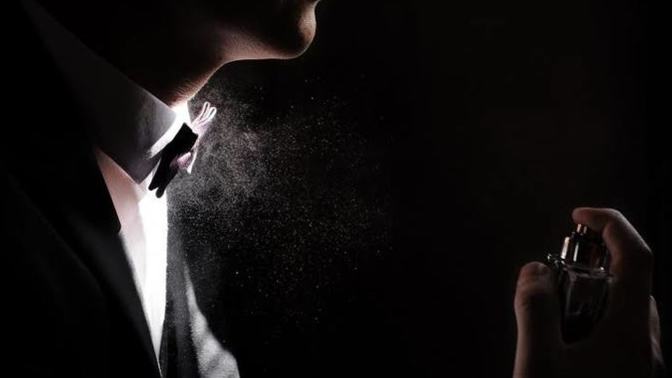Erkekte doğal ten kokusunu mu yoksa parfüm/deodorant koksunu mu tercih edersiniz?