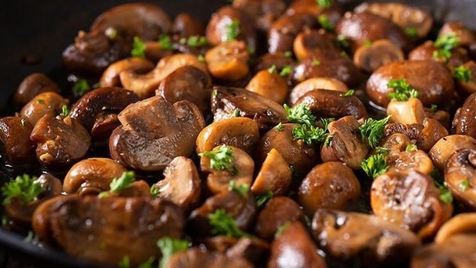Mantar etle mi yoksa tavukla mı daha çok yakışıyor?