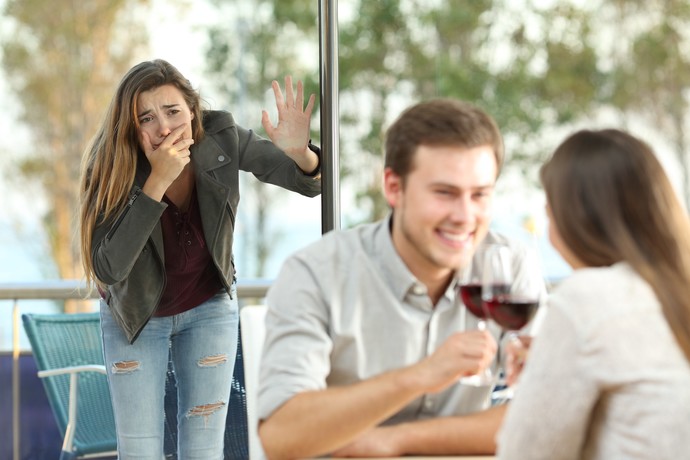 Sevgilin buluşmanızı iptal edip, karşı cins arkadaşıyla görüşürse tepkin ne olur?