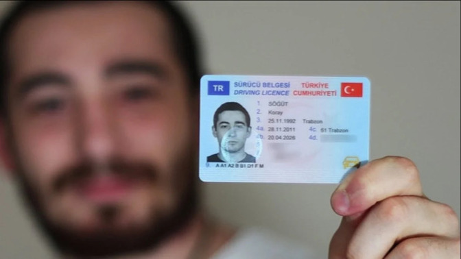 Kaç yaşında ehliyet aldınız?