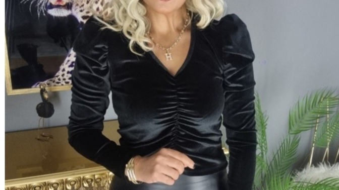 Elbiseyi mi alayım bluzu mu alayım sizce?