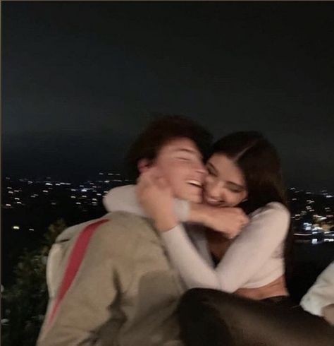 Çoğu erkeğin masum düşüncelerde olmadığını düşündüğüm için hiçbirine güvenmiyorum, bu beni önyargılı birisi olarak mı yapar?