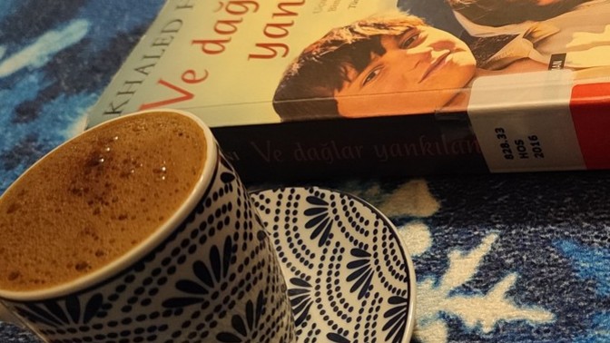 Yeni bir insanla tanışmak mı, yeni bir kitap okumak mı hayatınıza daha çok anlam katar?