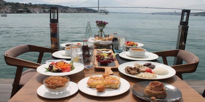 Bu güzel manzaraya kimleri davet etmek isterdiniz?