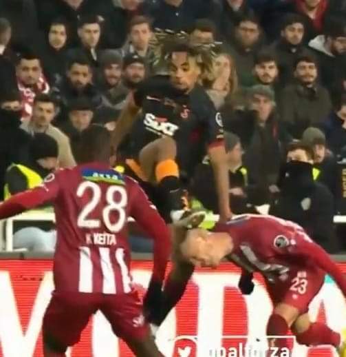 Galatasaray - Sivasspor'u 90+5'te Barış alper'in golüyle 2-1 yenerek haftayı lider kapattı! Maçı nasıl buldunuz?
