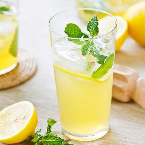 Limonata içerken sade mi seversiniz, nane ve karanfil gibi şeyler de ekler misiniz?