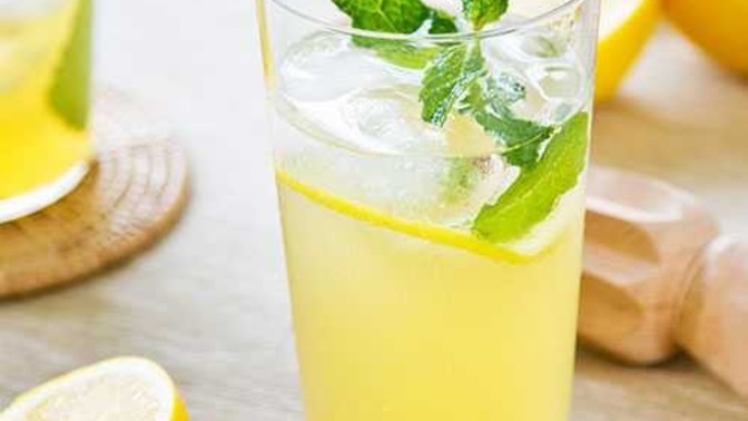 Limonata içerken sade mi seversiniz, nane ve karanfil gibi şeyler de ekler misiniz?