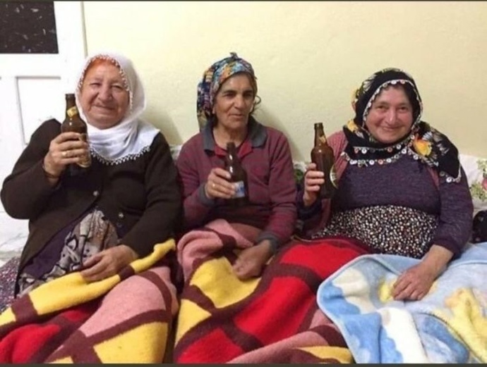 Duygusal anlamda kendinizi hangi cinse daha yakın hissediyorsunuz?