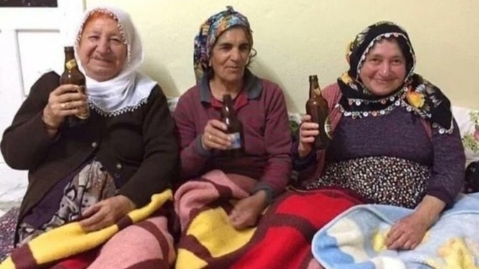 Duygusal anlamda kendinizi hangi cinse daha yakın hissediyorsunuz?