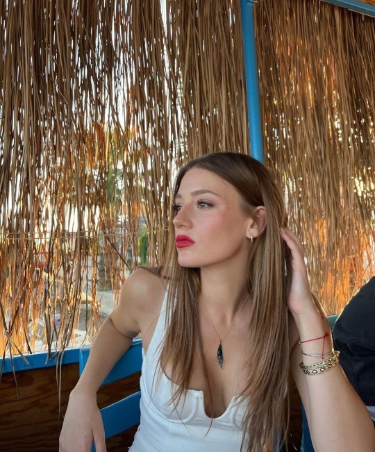 Gizem Karaca güzel mi?