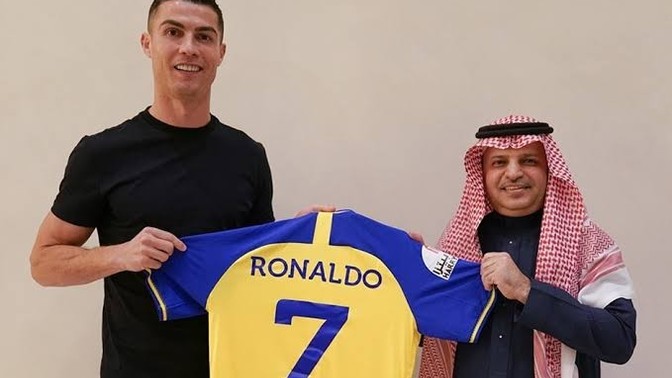 Cristiano Ronaldo kariyerini noktaladı nası bilirdiniz?