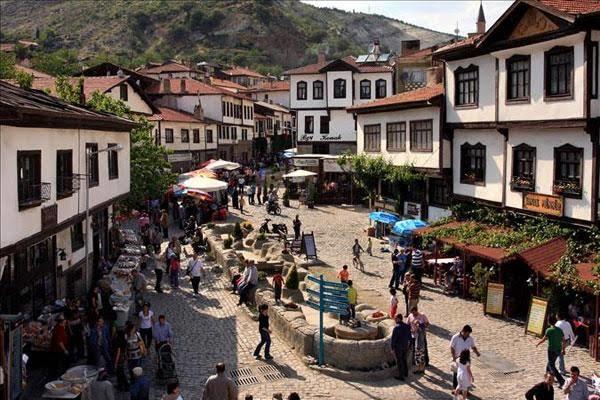 Nereli biriyle evlenmek istersin? Nedenleriyle açıklayabilir misiniz?
