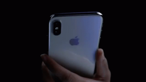 Apple ve Samsungun kutularında kulaklık olmaması sizi almaktan vazgeçirir mi? #internet#tekneloji#iphone#samsung#kullananlar#dikkat#iyi#günler#günaydın#reisaga55