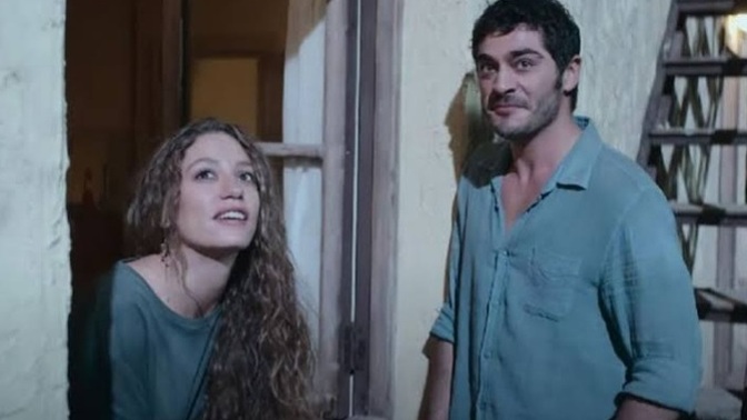 Serenay Sarıkaya-Burak Deniz aşk yaşıyor iddiası! Yakıştırdınız mı?