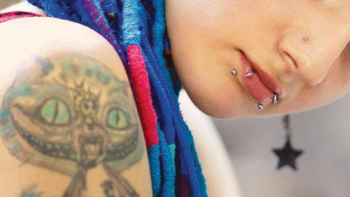 Dövme, küpe ve piercing erkeklere yakışıyor mu sizce?