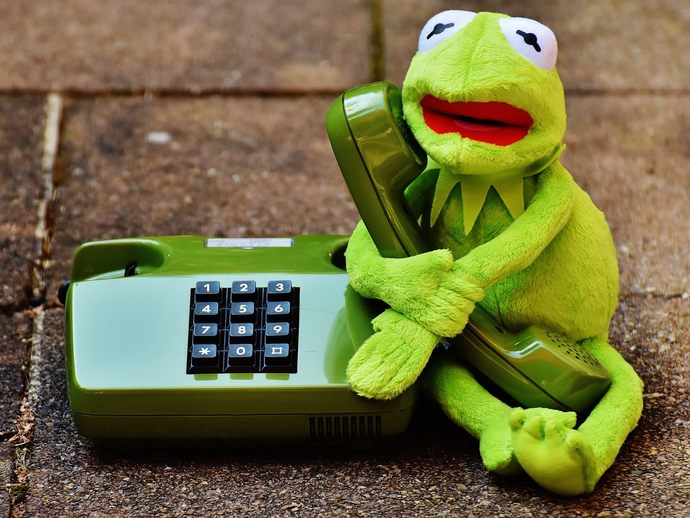 telefonun başında çaresiz bekliyormuş :D ahsh