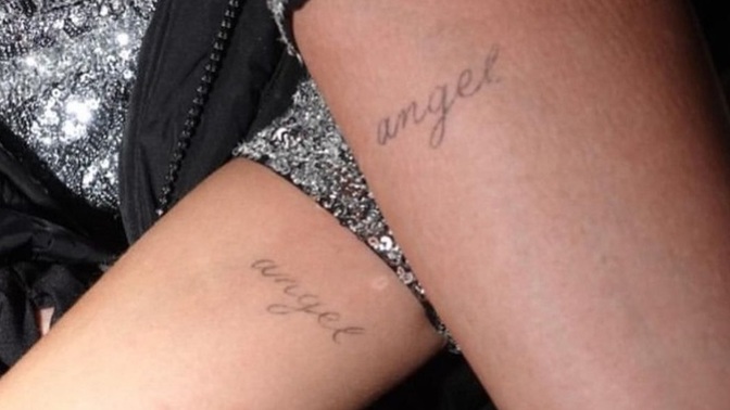 Selena Gomez ve Nicola Beckham "best friend" dövmesi yaptırmış. Arkadaşınızla aynı dövmeyi yaptırır mıydınız?