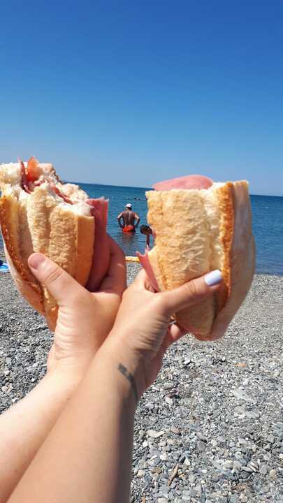 Yemeğe çıkalım diyen sevgili ekmek arası teklif ederse cevabın ne olur?