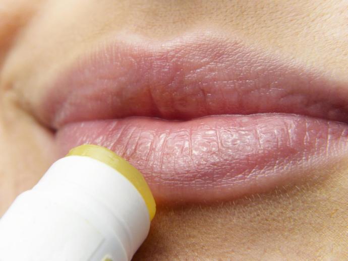 Dudak kurumasına çözüm (roaccutane)?